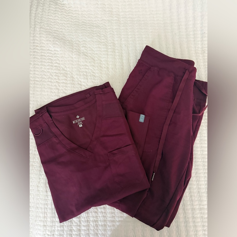Med Couture Women's Scrub Set - Burgundy